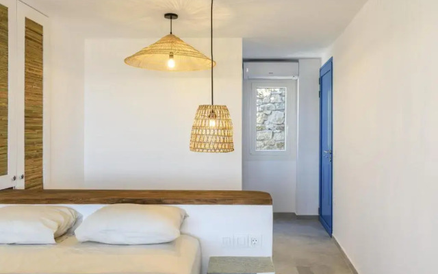 Mesmerising Sea View Lia Residence