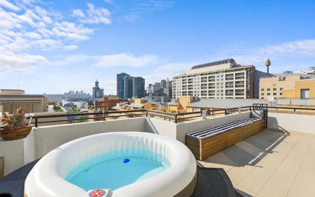 Darling Harbour Penthouse Views & Hot Tub