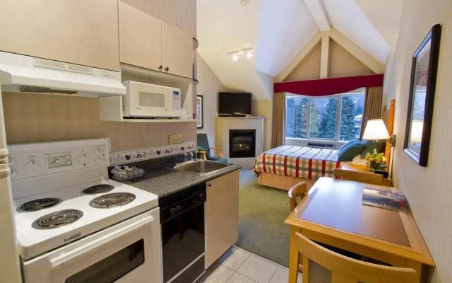 Pinnacle Hotel Whistler Village