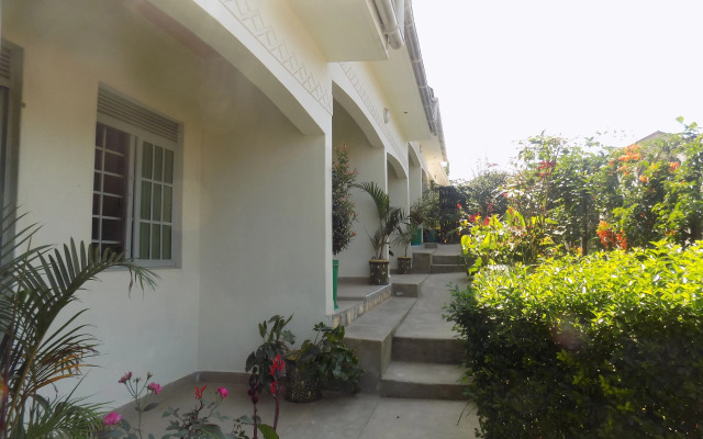 Deluxe Hotel - Ishaka