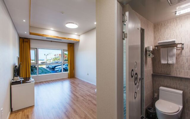 Hotel Sweet Castle Jeju Hamdeok