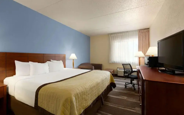 Baymont Inn & Suites Fargo