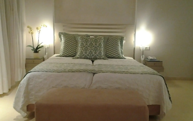 Iria Beach art hotel