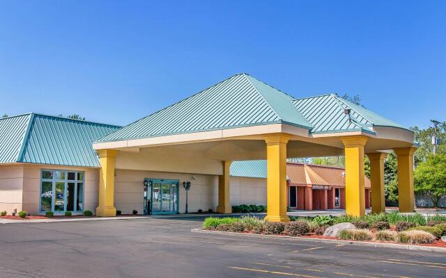 Quality Inn and Suites Livonia