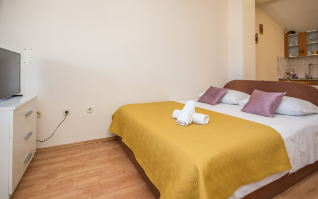 Beachfront Apartment Mira 2