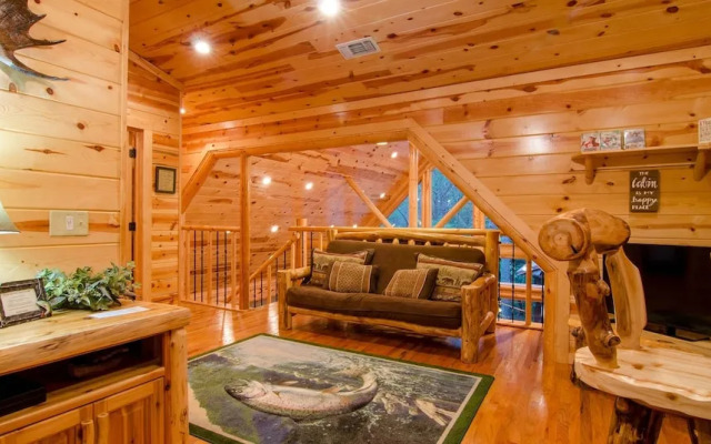 Denali Private Cabin Includes Xbox, Hot Tub, and Stone Pizza Oven by Redawning