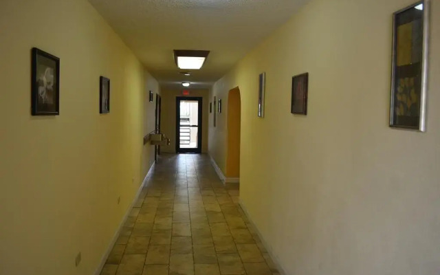 Summit Inn Hotel & Suites