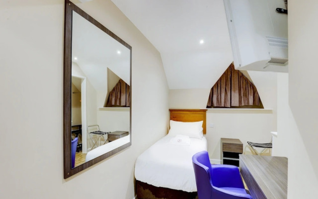 Gissons Hotel by OYO Rooms