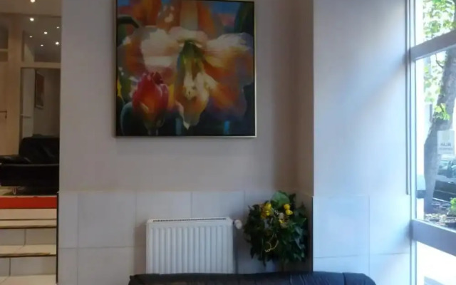Hotel 66