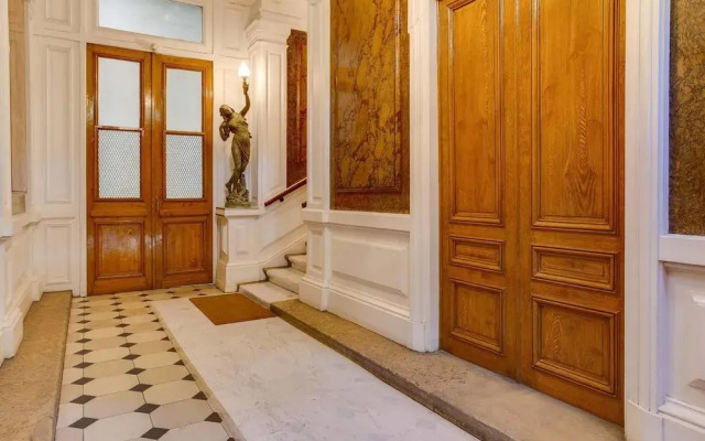 Lovely Mezzanine Apartment Near Buttes Chaumont Park