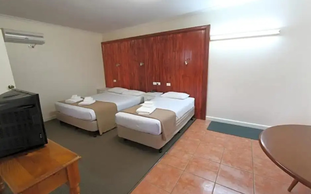 Lazy River Motor Inn