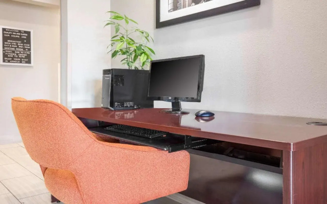 Quality Inn and Suites Arnold - St Louis