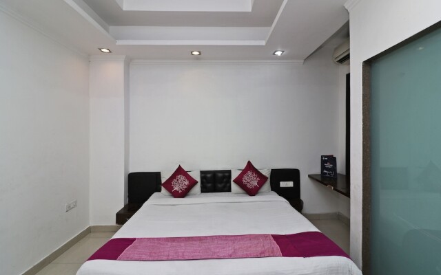 OYO 8349 Hotel Crown Palace