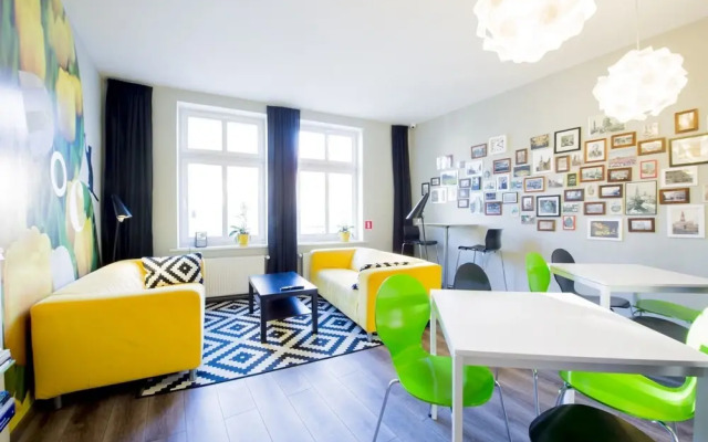 COLOR hostel