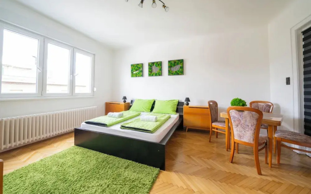Pozsonyi Suite – 3Br Family Stay | Ac + Balcony