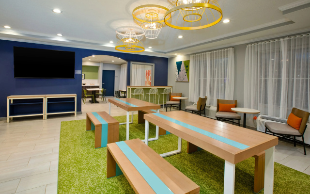 Baymont by Wyndham Grand Rapids N/Walker