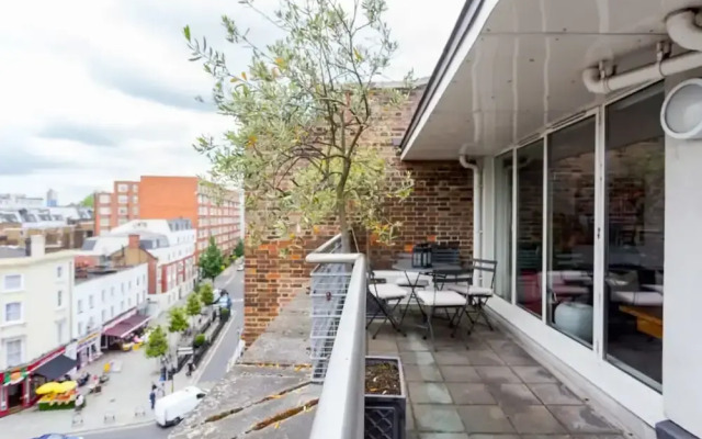 Short let - Penthouse Apartment With West-facing Terrace