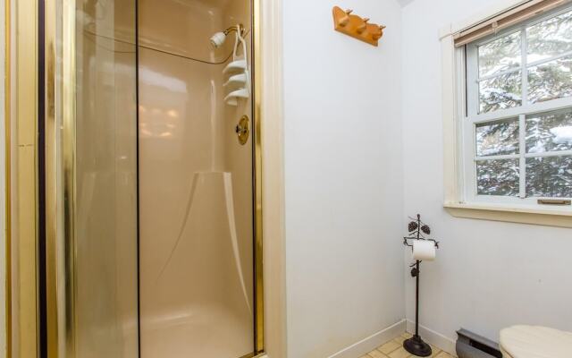 Deja Blue~mary Lake Boathouse~full of Charm!