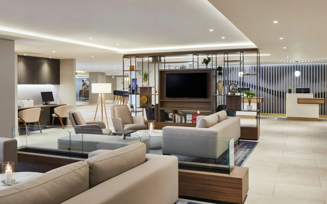Courtyard by Marriott London Heathrow Airport