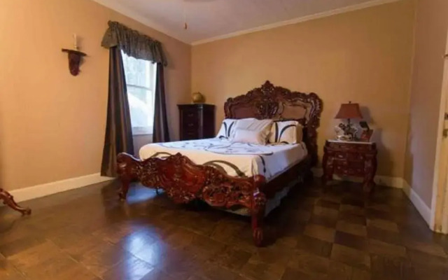 Cajun Hostel Entire House