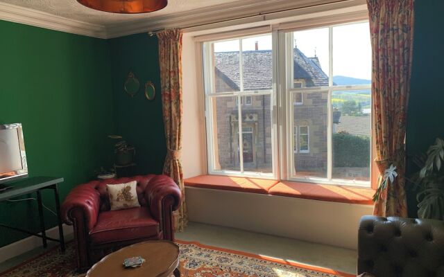 Squirrel Away Apartment Crieff