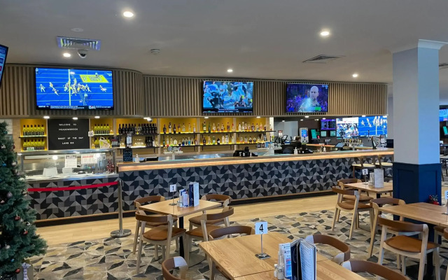 Meadowbrook Hotel