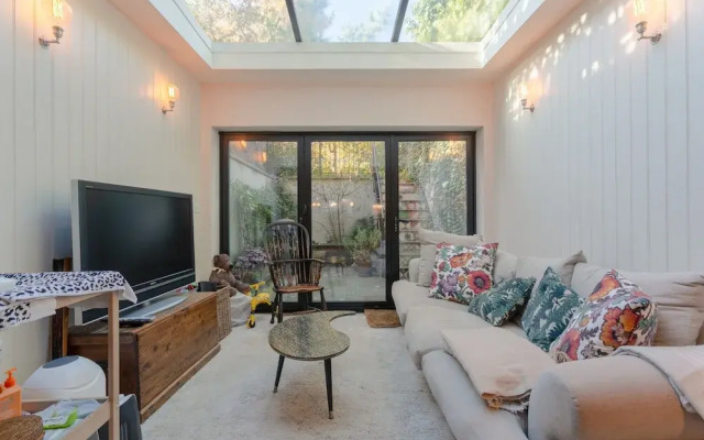3 Bedroom House With Garden in London Fields