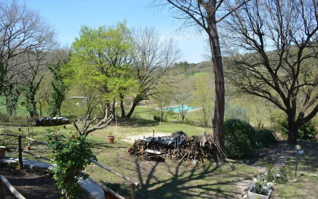 Scappo In Umbria, La Escondida