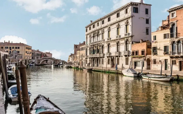 Palazzina Canal - Experience and Enjoy 5 Elegant Bedrooms
