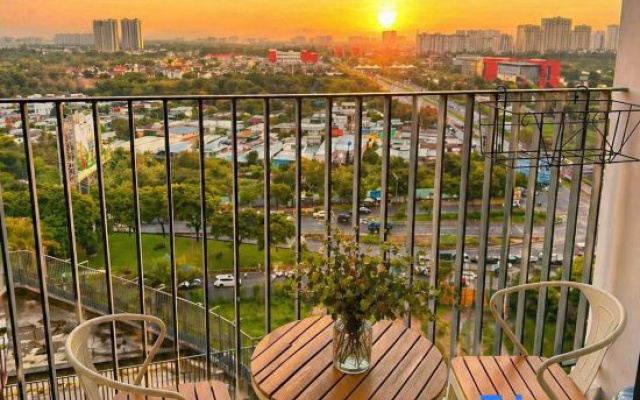 Nice view,modern decor, netflix, movie projector – Balcony – Ho Chi Minh City