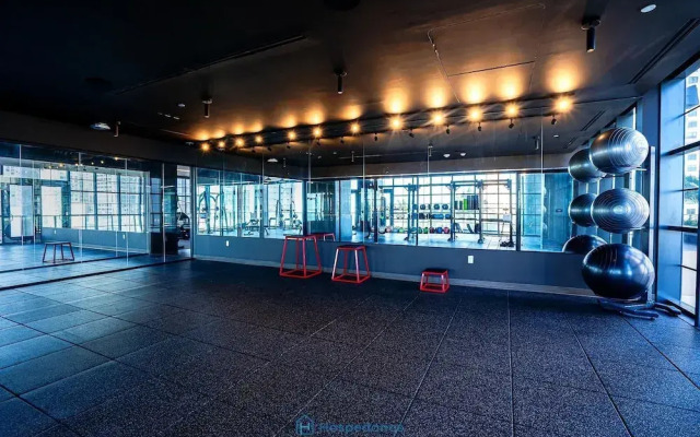 Apartment in New Luxury Condo Downtown