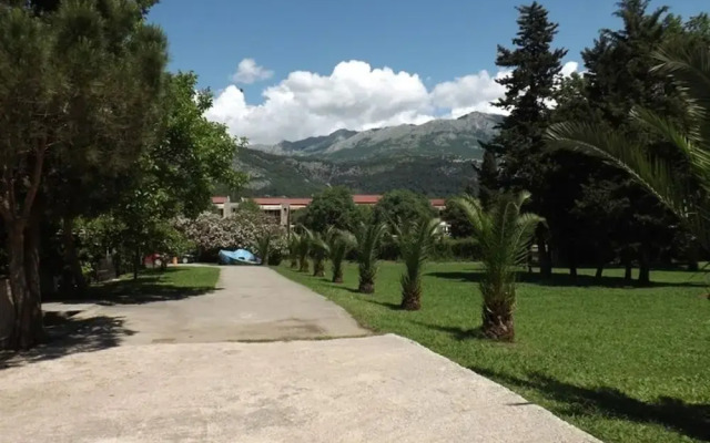 Center Budva Holiday Home