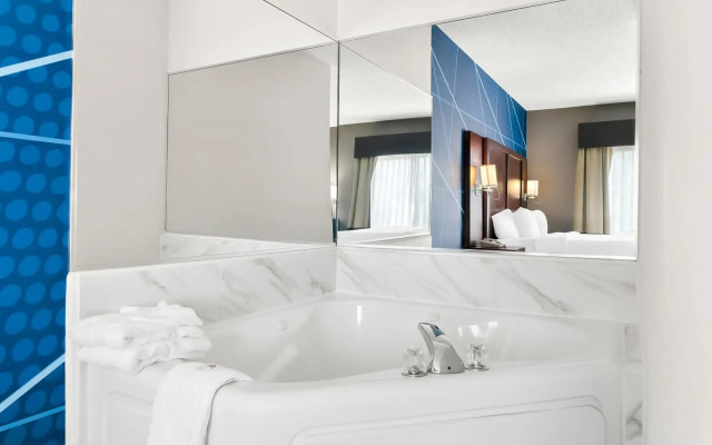Comfort Suites Southfield/Detroit
