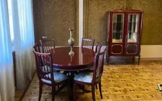 Classic Apartment On Kievyan