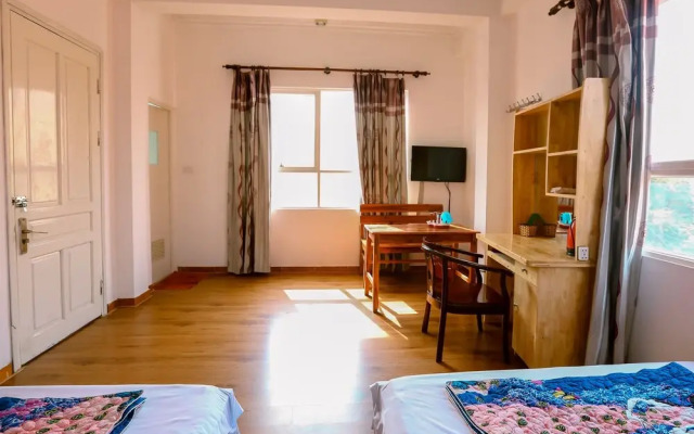 Van Xuan Hotel by OYO Rooms