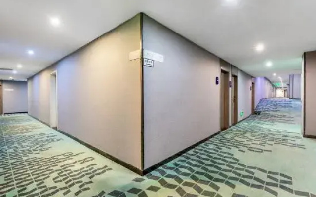 7Days Inn Hotel (Shenzhen Science and Technology Park Subway Station Vientiane City)