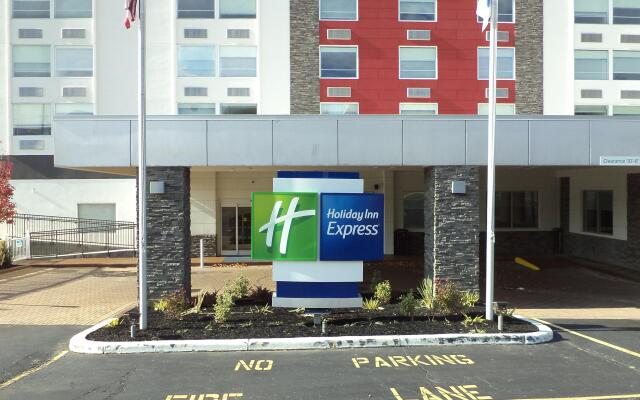 Holiday Inn Express Richmond - Midtown, an IHG Hotel