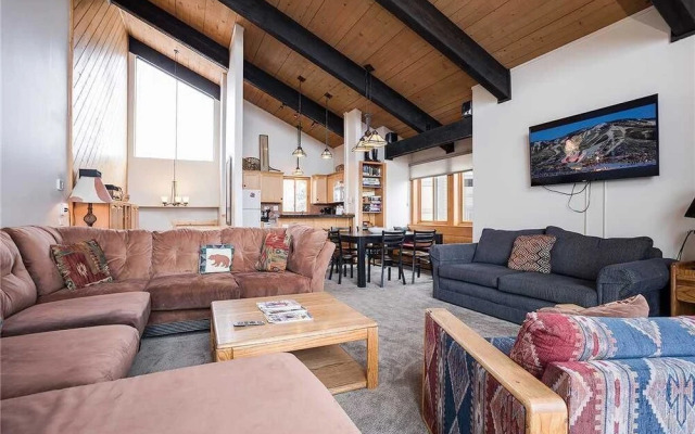 West Condominiums - W3301