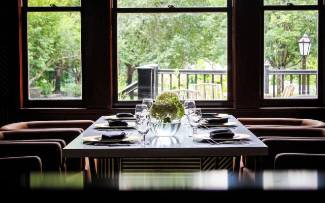 Chateau Merrimack Resort & Spa