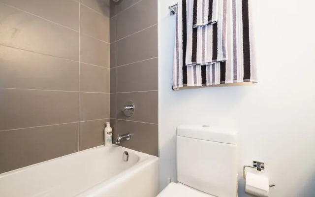 QuickStay - Yorkville Dream (Yonge & Bloor)