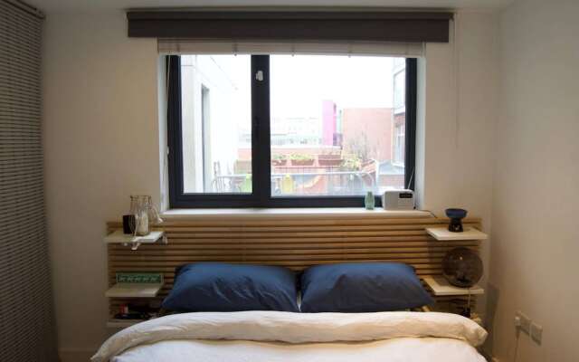 Light and Airy Dalston Living In Convenient Location