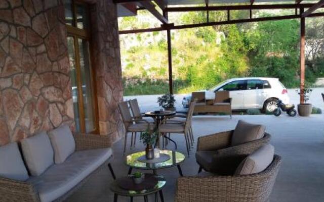 Apis Hotel