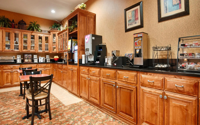 Best Western Plus Bradbury Inn & Suites