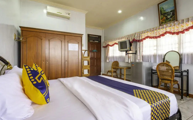 Hotel Mahkota Pantai by OYO Rooms