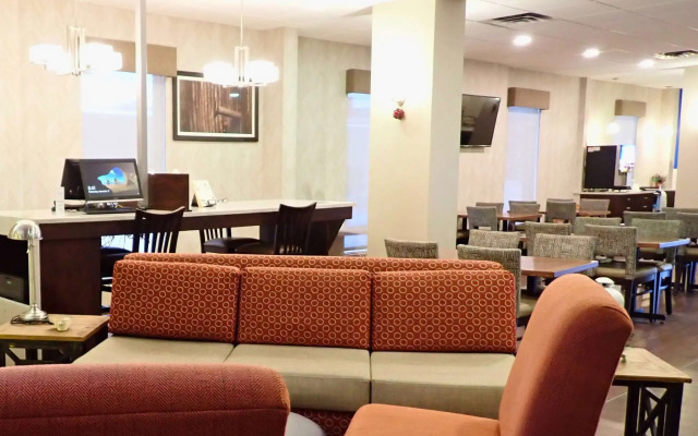 Days Inn by Wyndham Airdrie