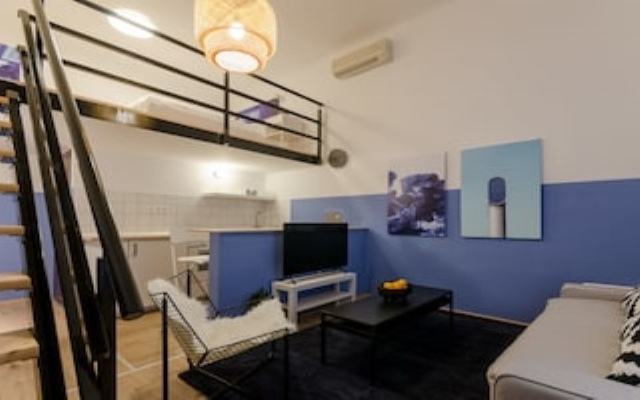 Blue Tee Apartment