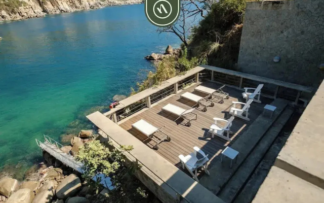 Amazing 3 BR Penthouse With Beachclub