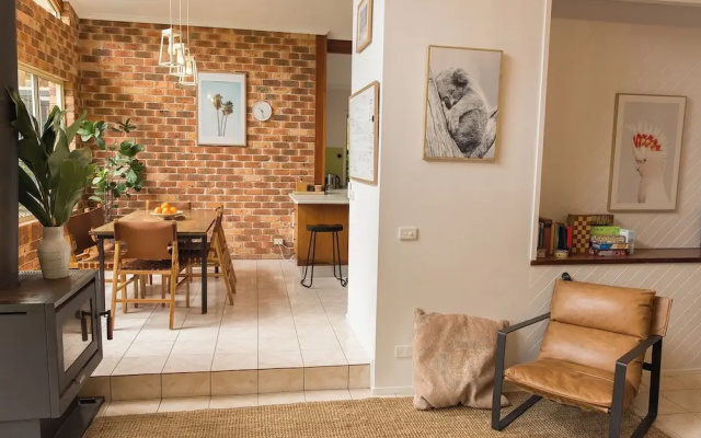 Tropic Lodge by Charlesworth