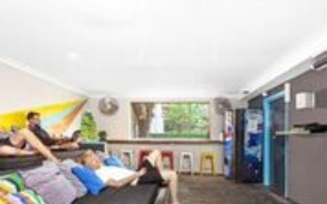 Summer House Backpackers