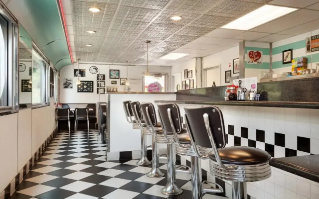 Travelodge by Wyndham Dunsmuir